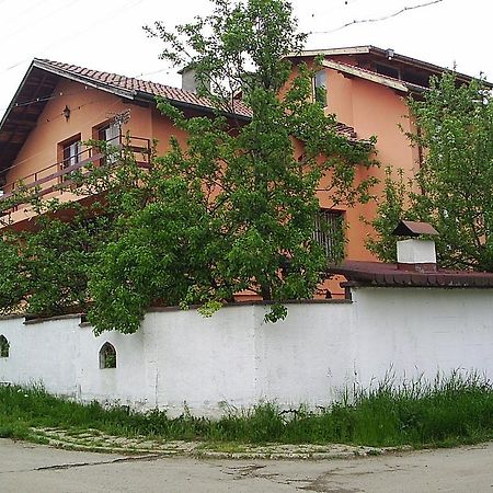 Hadjibulevata Guest House Kovachevtsi Buitenkant foto